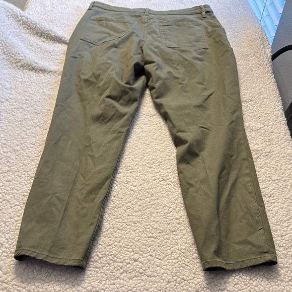 Banana Republic Green Straight Leg Pants - Picture 4 of 4